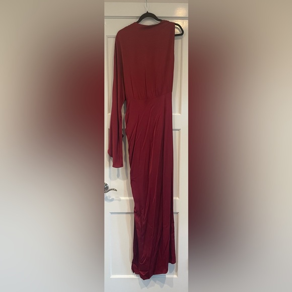 L'Academie by Marianna Cassia Gown in Oxblood - Picture 7 of 8